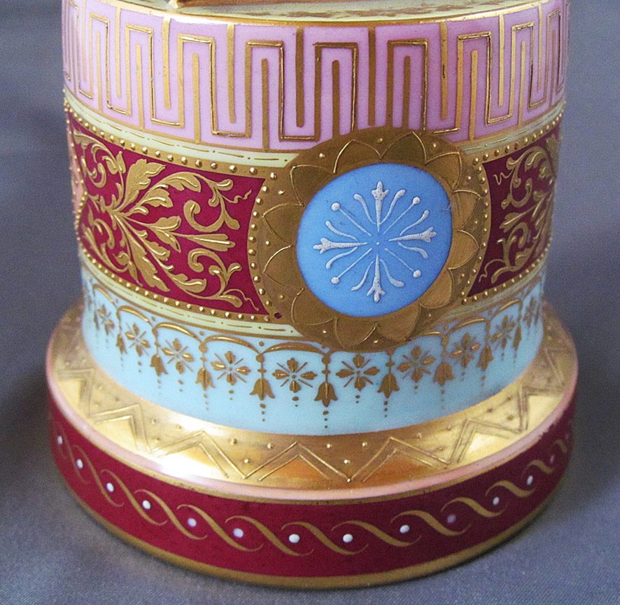 Vase mit gefälschtem Bindenschild