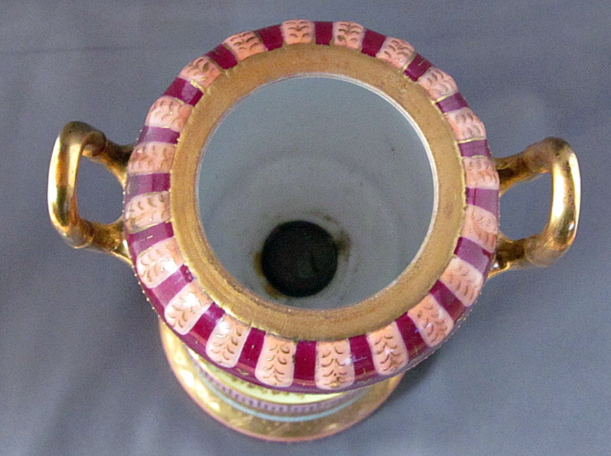 Vase mit gefälschtem Bindenschild
